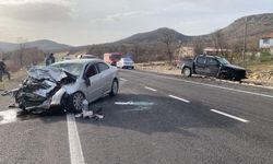 Uşak’ta iki araç çarpıştı: 1 ölü, 2 yaralı