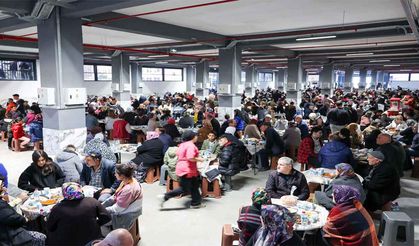 Uşak'ta açılışın coşkusu toplu iftarla taçlandı