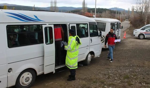 Uşak’ta okul çevreleri ve servislere sıkı denetim