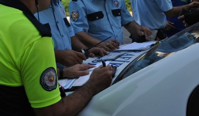 Trafik cezalarında indirimli ödeme süresi 1 aya çıkarıldı