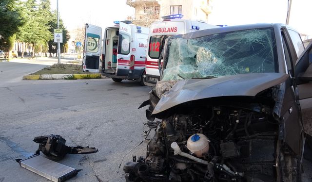 Uşak’ta meydana gelen kazada 4 kişi yaralandı