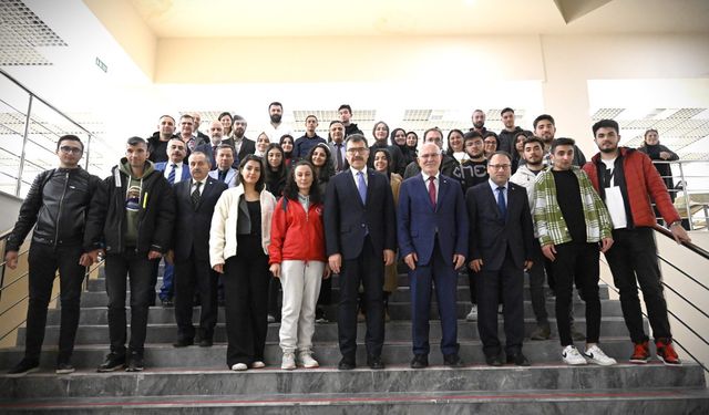 TÜBİTAK Başkanı Prof. Dr. Hasan Mandal, Uşak Üniversitesi öğrencileriyle bir araya geldi