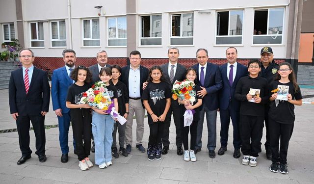 Vali Aktaş, Ertuğrul Gazi Anadolu İmam Hatip Lisesi’ni ziyaret etti