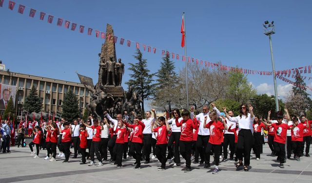 23 Nisan Ulusal Egemenlik ve Çocuk Bayramı Uşak'ta coşku ile kutlandı