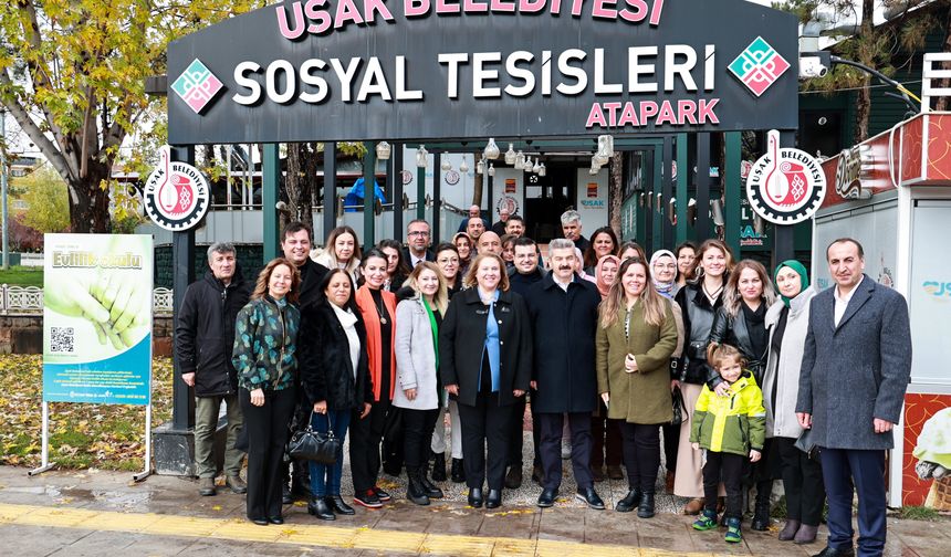 Uşak’ta öğretmenler kahvaltıda bir araya geldi