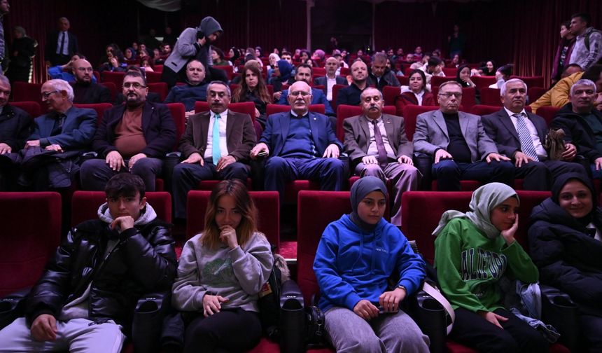 Rektör Savaş, öğrencilerle birlikte “Gazze'nin Gözyaşları” adlı filmi izledi