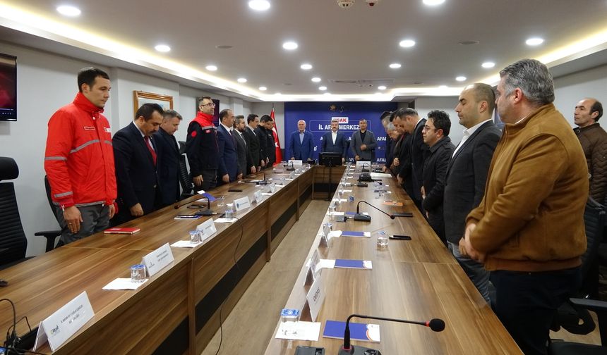 Uşak’ta 6 Şubat Kahramanmaraş depreminin 1’inci yıl dönümünde hayatını kaybedenler anıldı