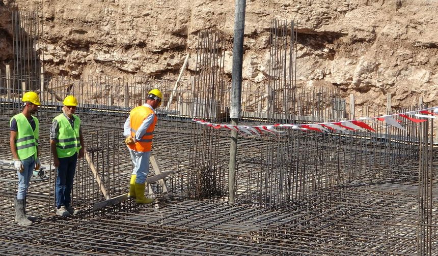 Uşak'ta hayırsever tarafından yapılan okulun temeli törenle atıldı