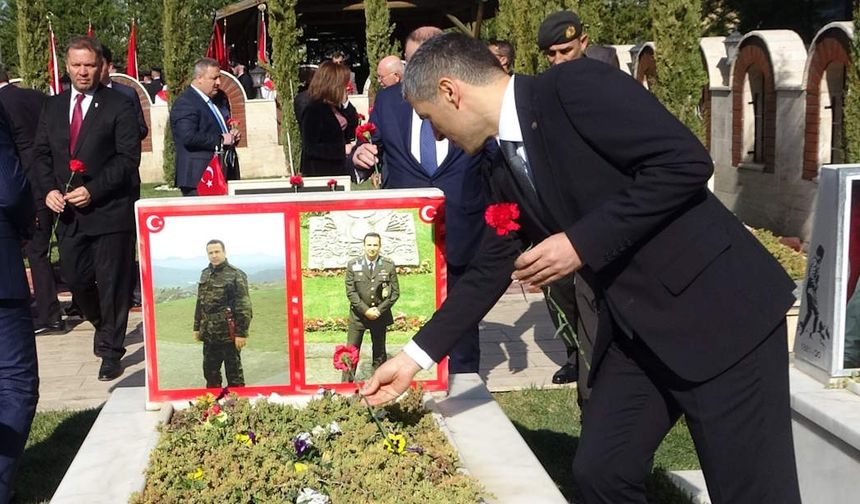 Çanakkale şehitleri törenle anıldı