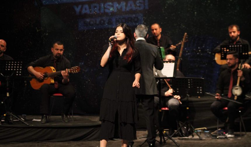 Uşak'ta ‘Liselerarası Halk Müziği Solo' ses yarışması düzenlendi