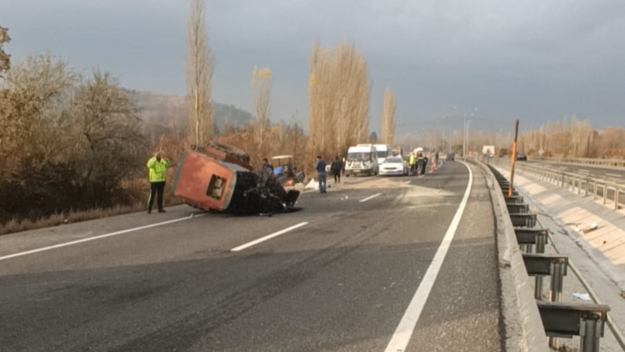 Uşak’ta Feci Kaza 1 Ölü   (3)